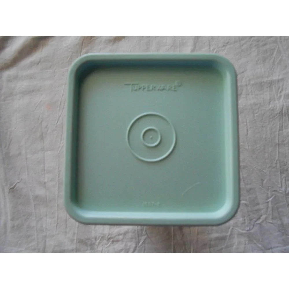 Vintage Tupperware Cheese/Cracker container with tray 1697-2, 1698-9 and‎ 1696-5
